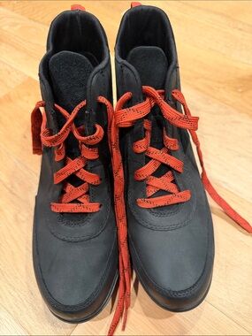 Sorel evie Black Ankle Boots with Red Laces 8.5